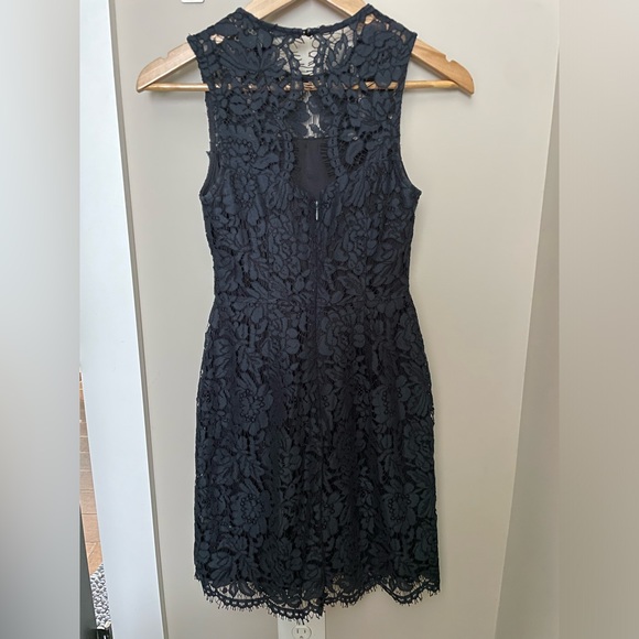 Lace Cocktail Dress in Gorgeous Blue Color from Banana Republic in 00P - Picture 2 of 3